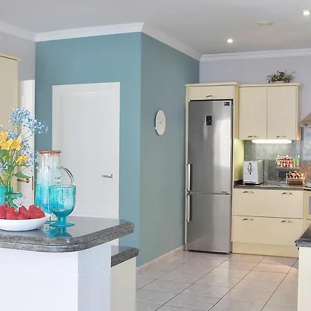 Villa Luxury 5-bed Near The Beach *