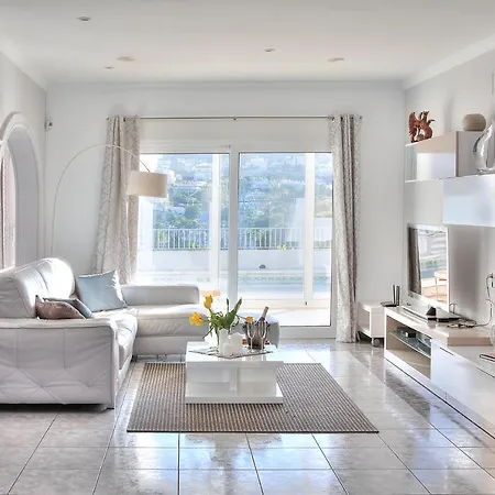 Luxury 5-bed Near The Beach Denia