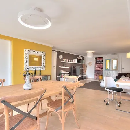 Luxury 5-bed Near The Beach Denia