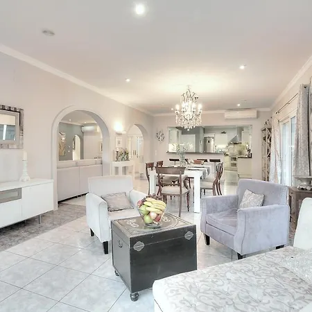 Luxury 5-bed Near The Beach Villa Denia