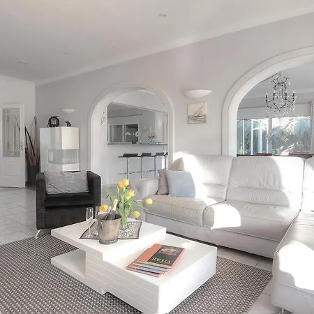 Luxury 5-bed Near The Beach Villa Denia