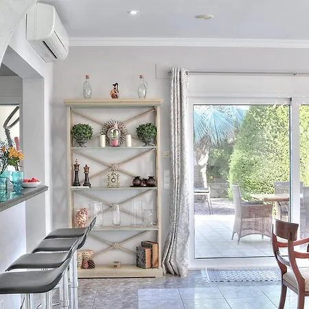 Luxury 5-bed Near The Beach Villa Denia