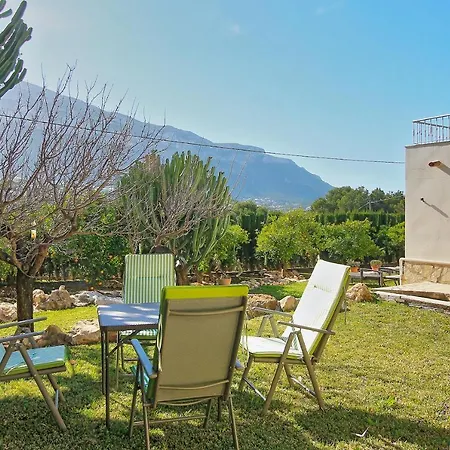 Luxury 5-bed Near The Beach