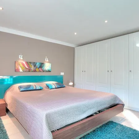 Luxury 5-bed Near The Beach Villa Denia