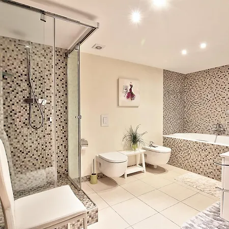 Luxury 5-bed Near The Beach Villa Denia